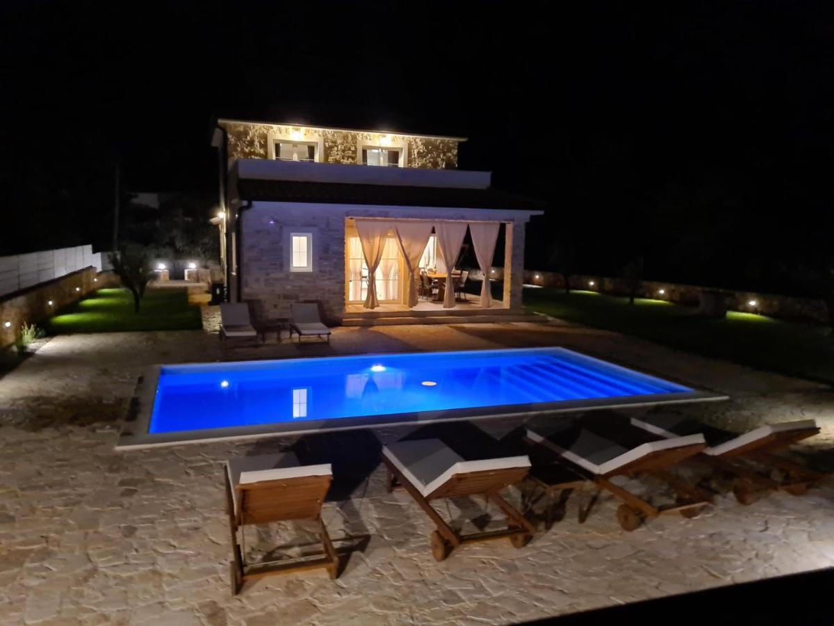 Villa Lulu Kamena Villa S Maslinikom Otok Krk Dobrinj Selo Gostinjac Krk Town Exterior foto