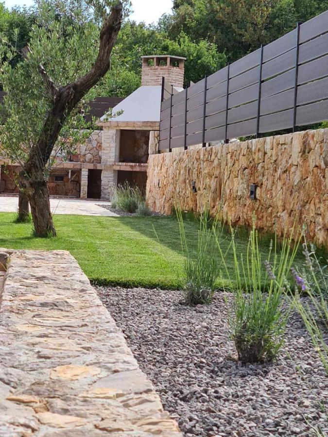 Villa Lulu Kamena Villa S Maslinikom Otok Krk Dobrinj Selo Gostinjac Krk Town Exterior foto